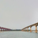 কুষ্টিয়া কোন নদীর তীরে অবস্থিত